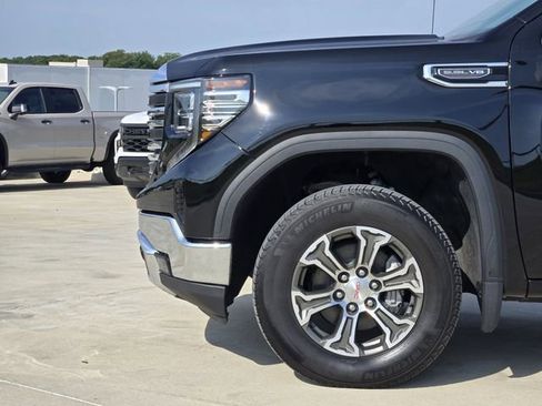 Used 2025 GMC Sierra 1500 SLT AWD/4WD image 10