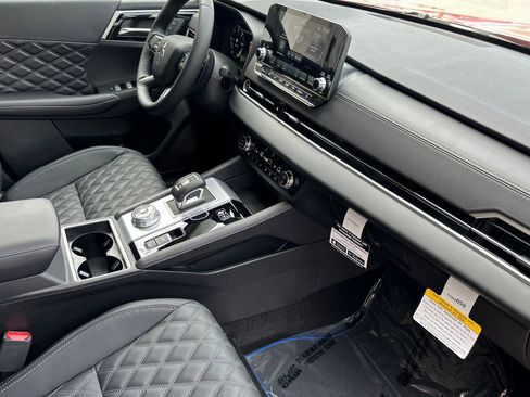 New 2025 Mitsubishi Outlander SEL image 15