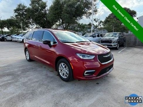 Used 2025 Chrysler Pacifica Select FWD image 5