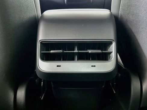 Used 2023 Tesla Model Y 2WD image 27