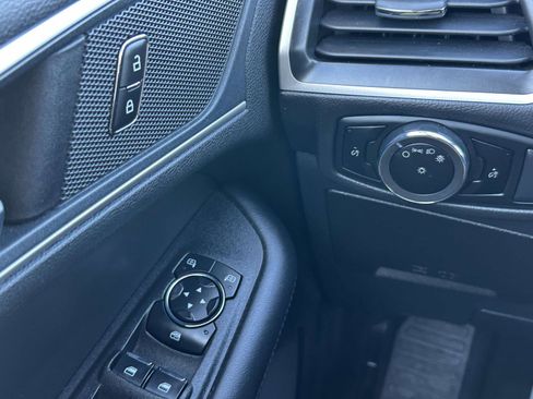 Used 2024 Ford Edge SEL image 19