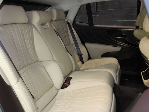 Used 2020 Lexus LS 500 w/ Luxury Package image 58