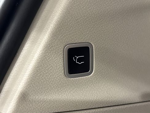 Used 2024 Chrysler Pacifica Touring-L FWD image 47