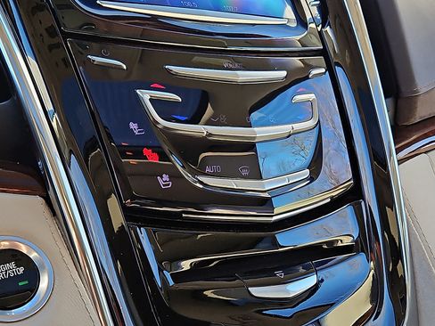 Used 2016 Cadillac Escalade ESV Luxury image 17