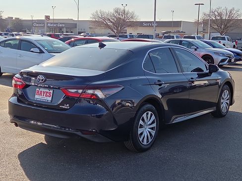 Used 2021 Toyota Camry LE image 4
