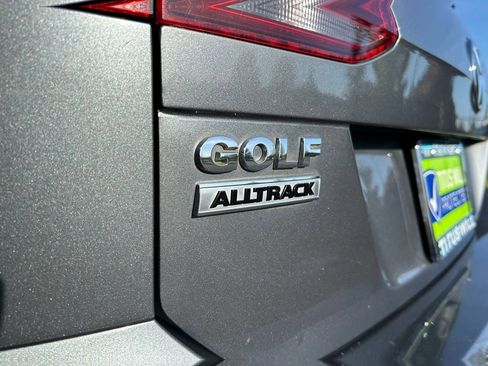 Used 2017 Volkswagen Golf Alltrack SE AWD/4WD image 35