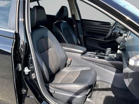 Used 2020 Nissan Altima 2.5 SR FWD image 14