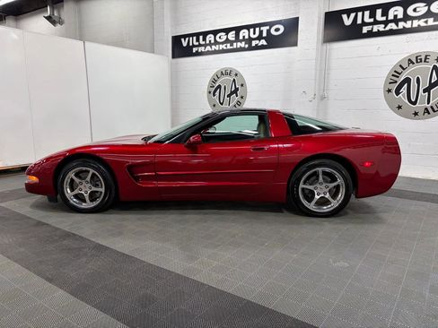 Used 2004 Chevrolet Corvette Coupe w/ Roof Package RWD image 11