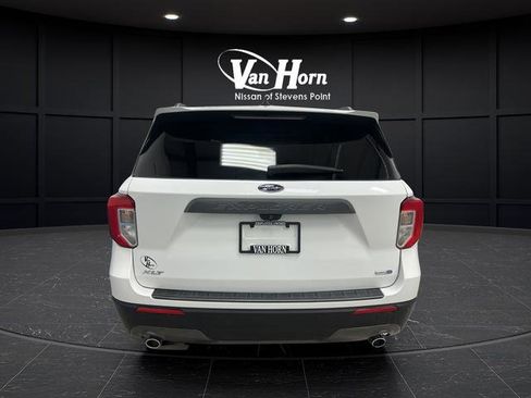 Used 2021 Ford Explorer XLT w/ Equipment Group 202A image 4