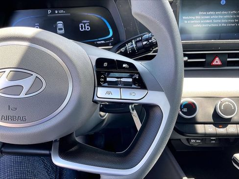 Used 2025 Hyundai Elantra SE FWD image 23