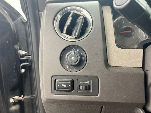 Used 2010 Ford F150 XLT image 16