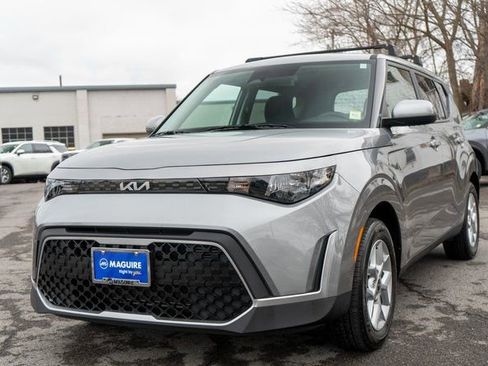 Used 2024 Kia Soul LX w/ Option Group 015 FWD image 2