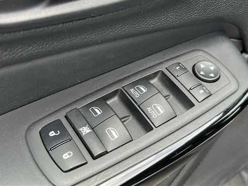 Used 2021 Jeep Cherokee Latitude Plus FWD image 12