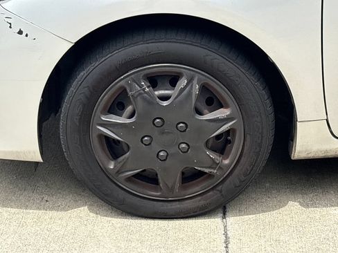 Used 2013 Toyota Corolla LE FWD image 12