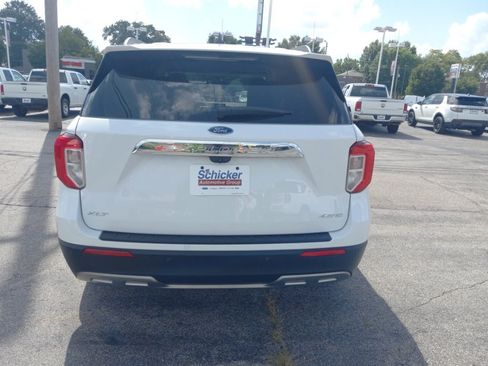 Used 2021 Ford Explorer XLT w/ Equipment Group 202A AWD/4WD image 2
