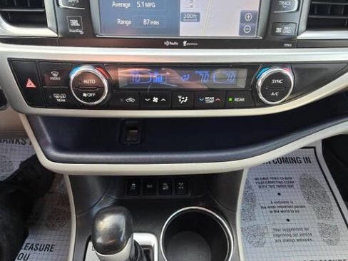 Used 2014 Toyota Highlander Limited image 22