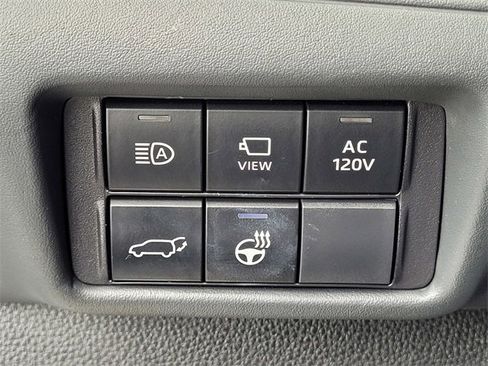 Used 2023 Toyota Highlander Platinum image 16