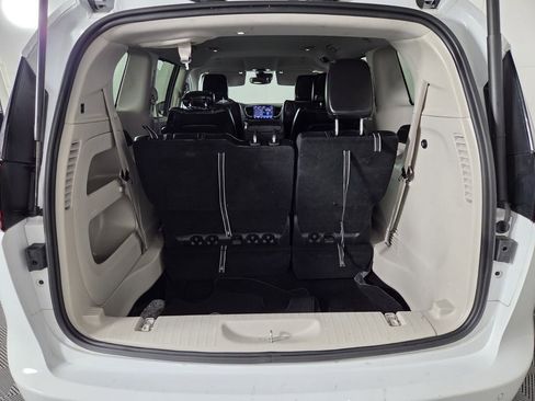 Certified 2024 Chrysler Pacifica Touring-L image 25