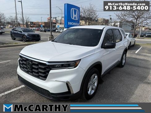 Used 2023 Honda Pilot LX image 1