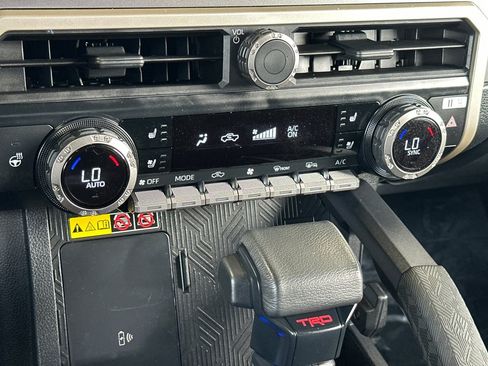 Certified 2025 Toyota Tacoma TRD Sport w/ TRD Sport Premium Package AWD/4WD image 18