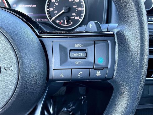 Used 2023 Nissan Rogue SV image 18