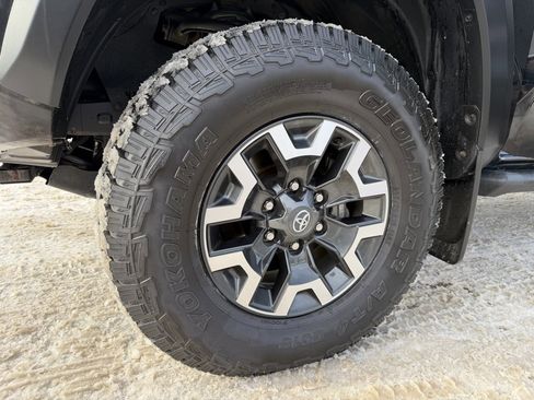 Certified 2022 Toyota Tacoma TRD Off-Road w/ TRD Premium Off Road Package image 24