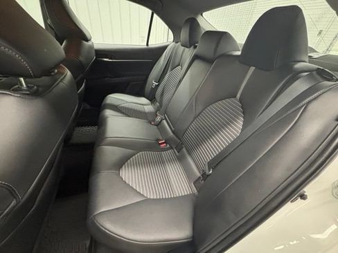 Used 2022 Toyota Camry SE FWD image 9