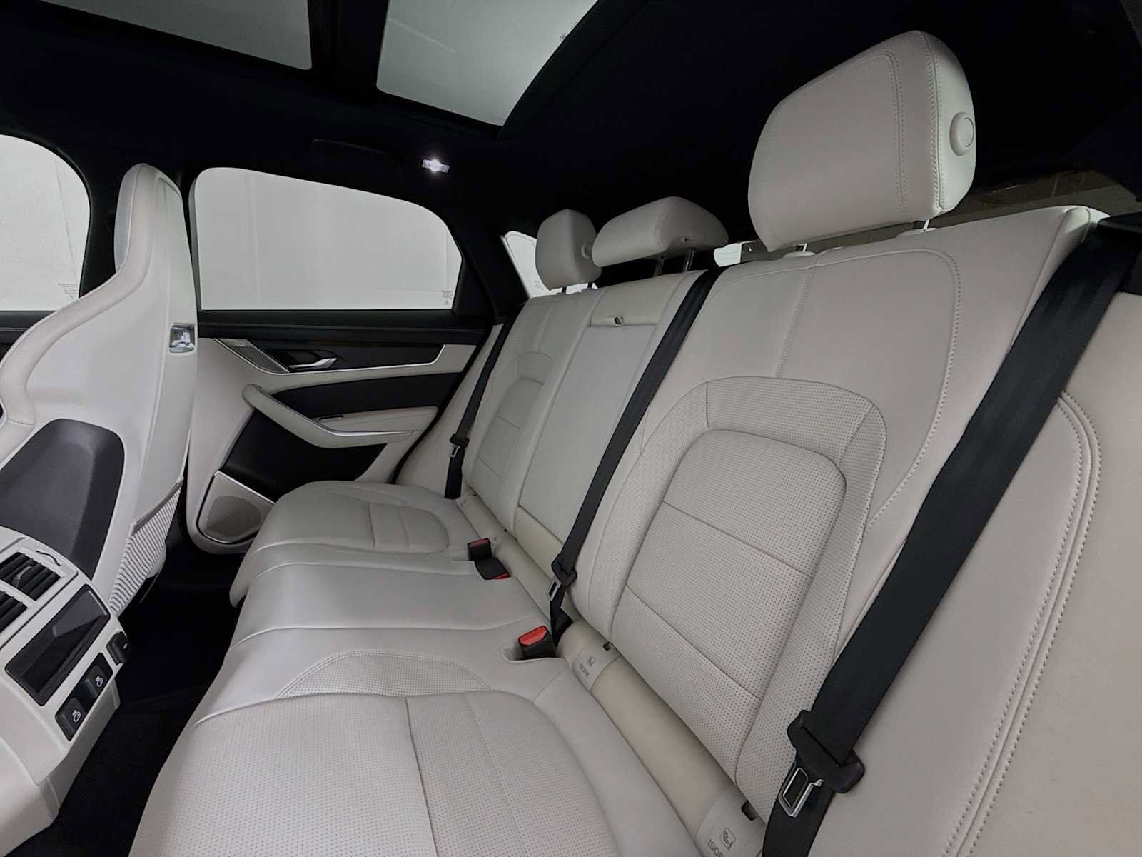 New 2025 Jaguar F-PACE R-Dynamic S AWD/4WD image 22