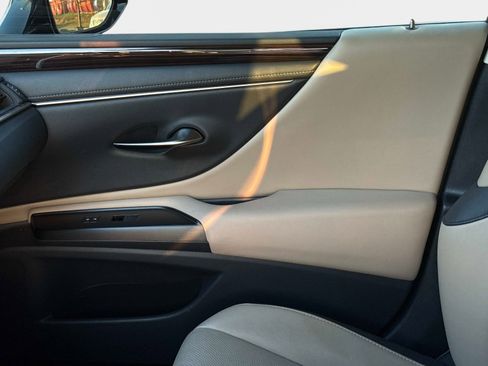 Used 2019 Lexus ES 350 w/ Premium Package image 19