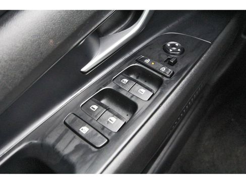 Used 2024 Hyundai Elantra SEL image 21