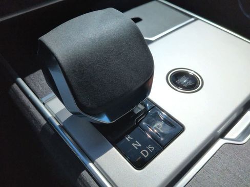 New 2026 Land Rover Range Rover Long Wheelbase SE image 35