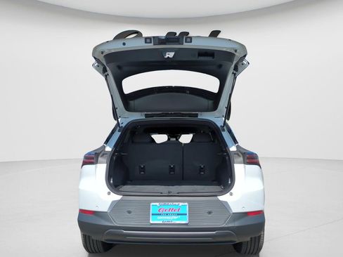 Used 2026 Chevrolet Equinox EV LT FWD image 9