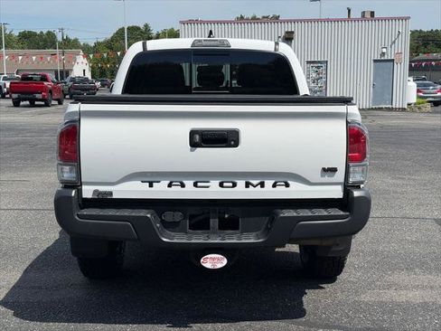 Certified 2022 Toyota Tacoma TRD Off-Road w/ TRD Premium Off Road Package AWD/4WD image 5