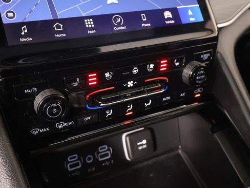 Used 2023 Jeep Grand Cherokee L Limited w/ Luxury Tech Group II RWD image 8