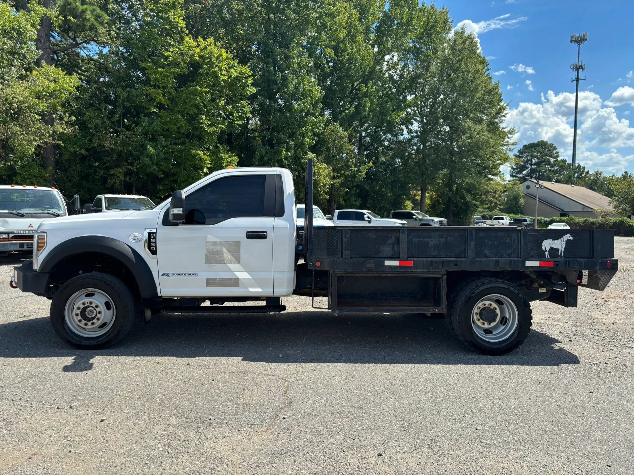Used 2019 Ford F550 4x4 Regular Cab Super Duty image 2