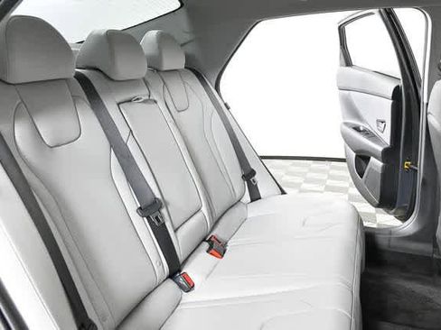 New 2025 Hyundai Elantra Limited image 21