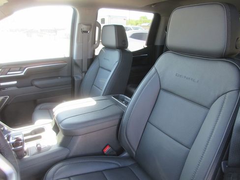 New 2026 GMC Sierra 1500 Denali AWD/4WD image 13