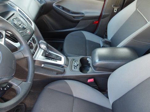 Used 2014 Ford Focus SE w/ SE Winter Package image 16