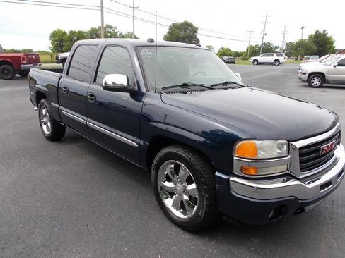 Used 2005 GMC Sierra 1500 SLE w/ Safe And Sound Package RWD image 11