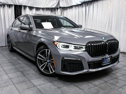 Used 2022 BMW 750i xDrive w/ Executive Package image 3