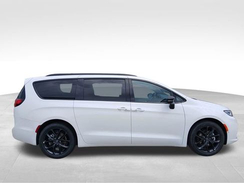 New 2026 Chrysler Pacifica Select w/ S Appearance Package FWD image 6