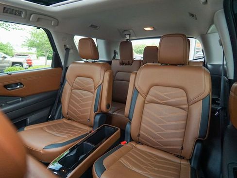 Used 2023 Nissan Pathfinder Platinum AWD/4WD image 37