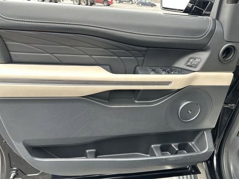 Used 2023 Ford Expedition Platinum image 23