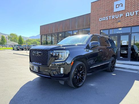 Used 2021 GMC Yukon SLT w/ Rear Media and Nav Package AWD/4WD image 4