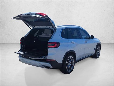 Used 2021 BMW X5 xDrive40i w/ Premium Package image 8