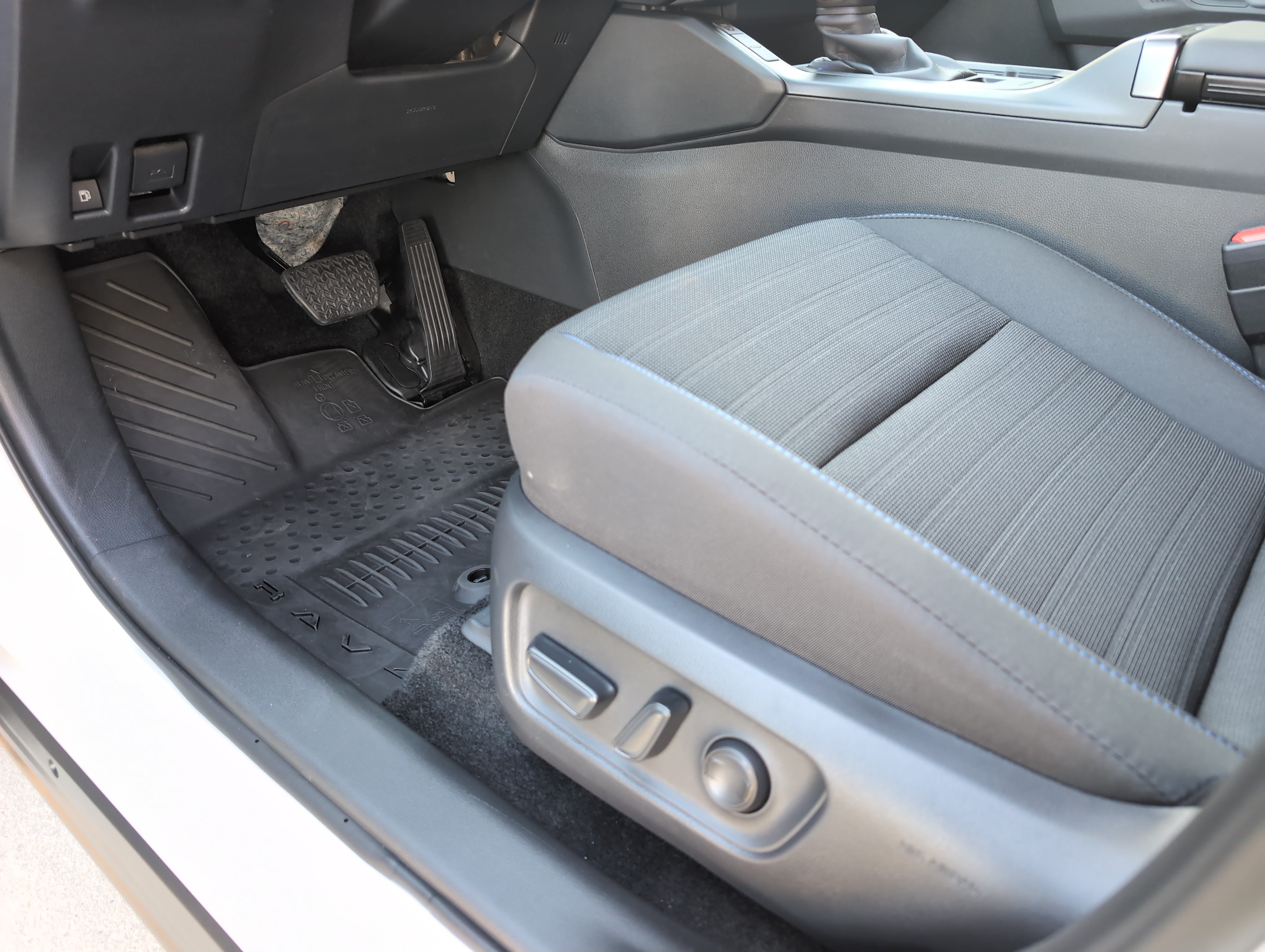 Certified 2026 Toyota RAV4 SE w/ Convenience Package AWD/4WD image 17