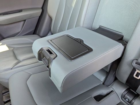 Used 2019 Audi Q8 Premium image 39