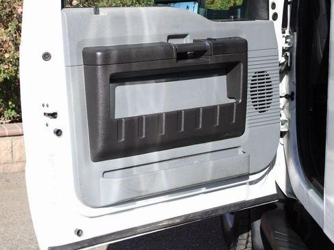 Used 2015 Ford F550 2WD Regular Cab Super Duty image 18