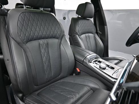 Used 2025 BMW X7 M60i image 23