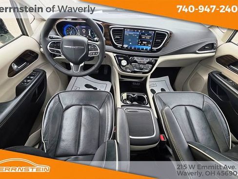 Used 2023 Chrysler Pacifica Limited FWD image 12